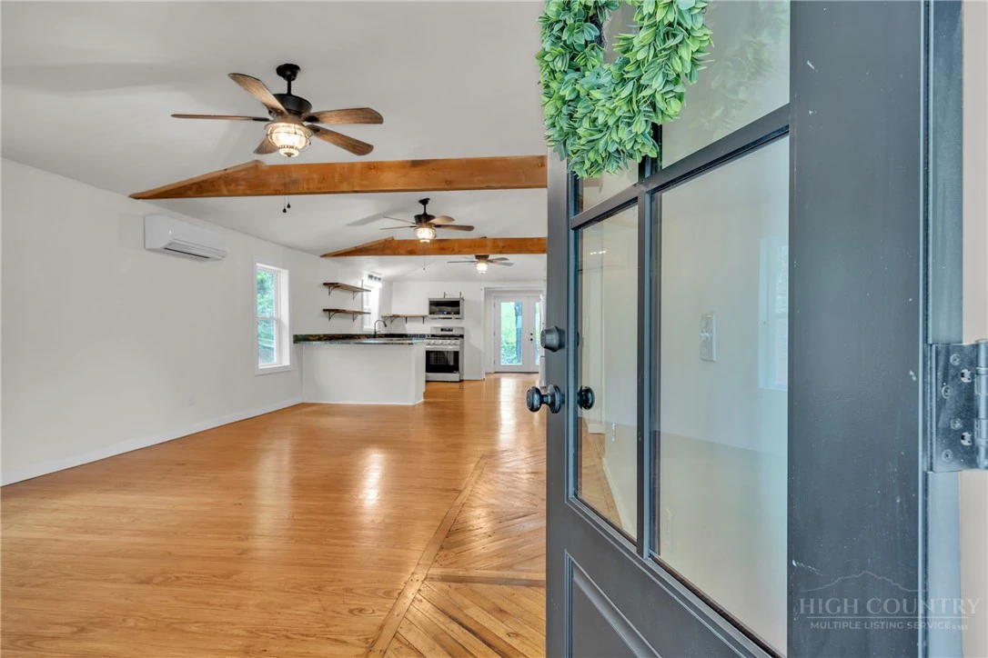 Image number 2 for the current listing
