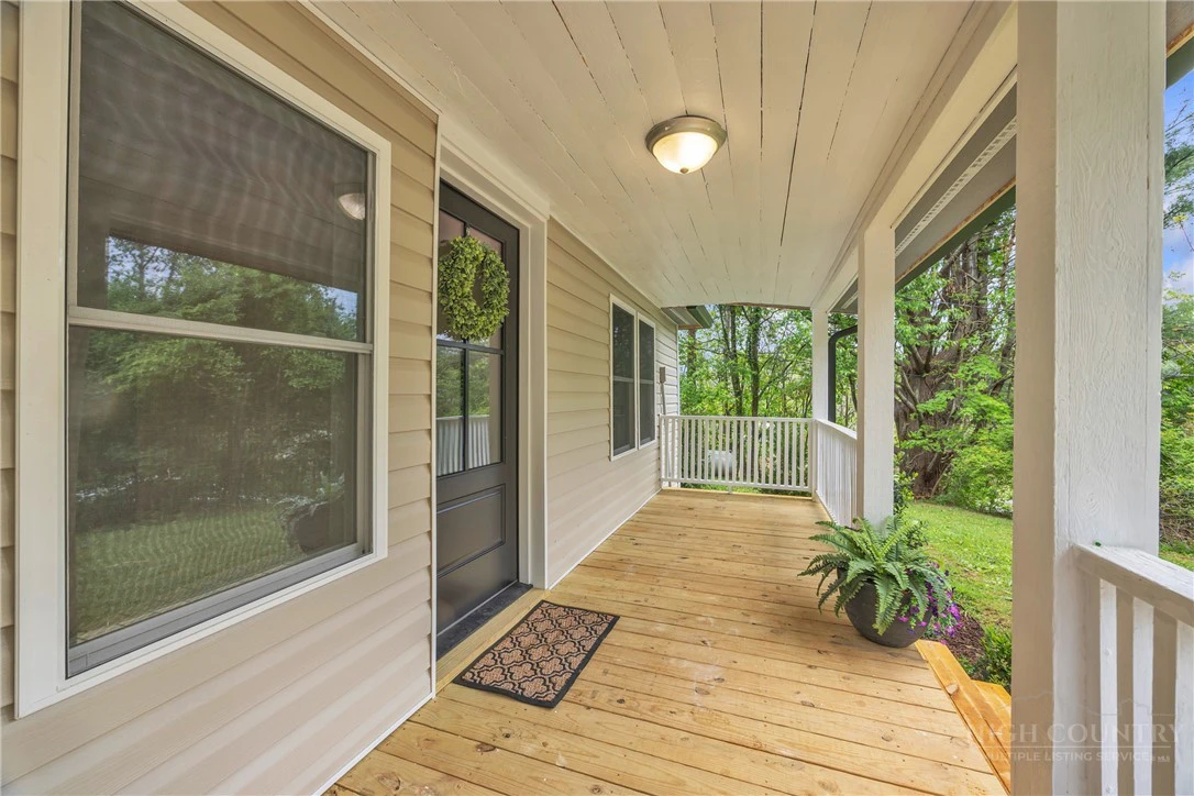 Image number 19 for the current listing