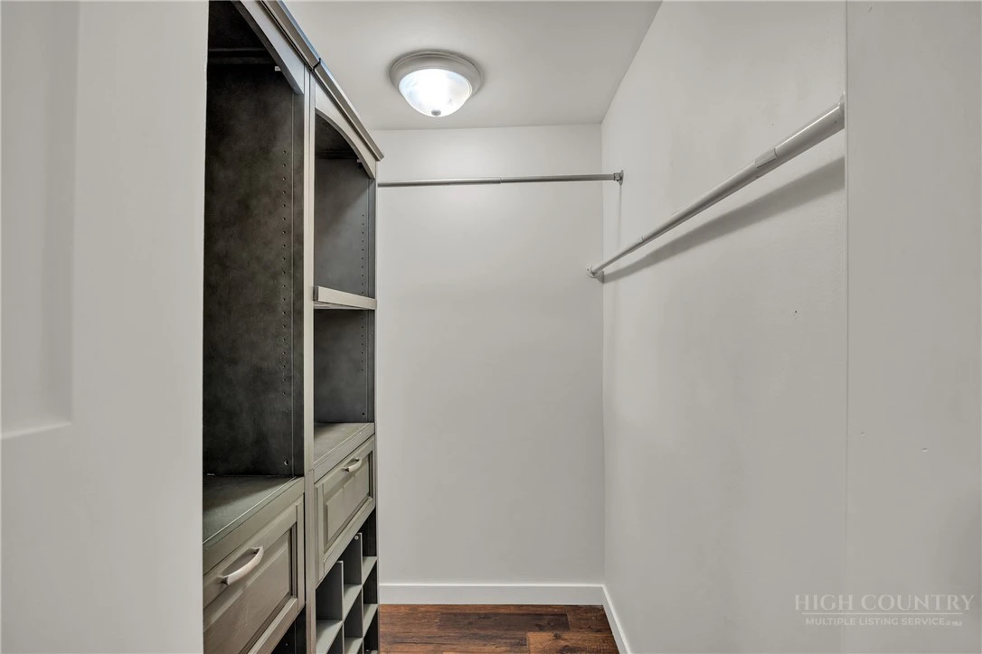 Image number 12 for the current listing