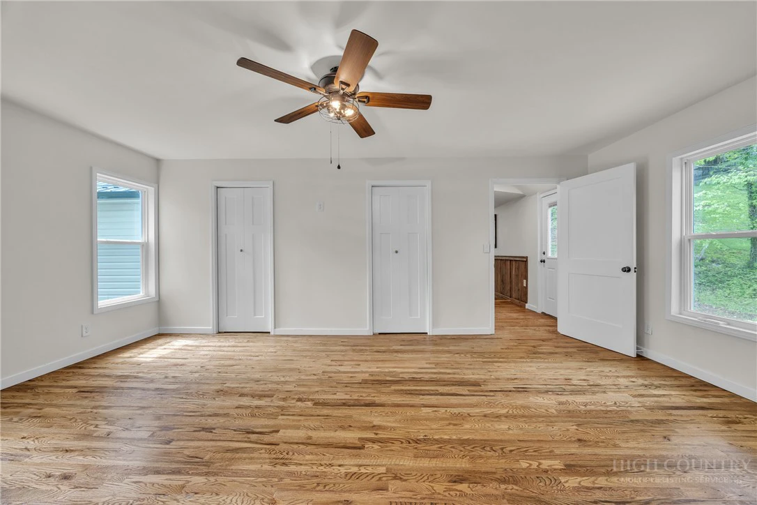 Image number 8 for the current listing