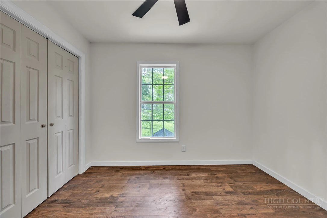 Image number 18 for the current listing