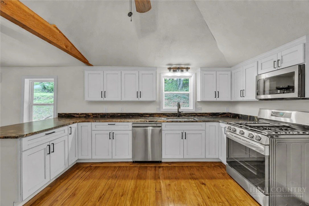 Image number 4 for the current listing