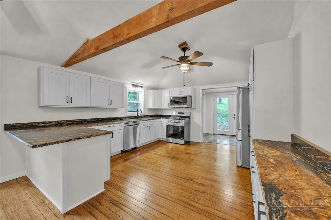 Image number 5 for the current listing