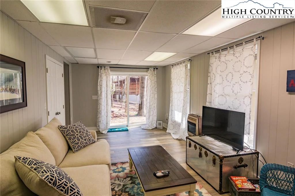 Image number 3 for the current listing