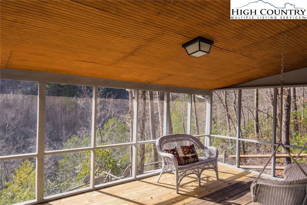 Image number 5 for the current listing