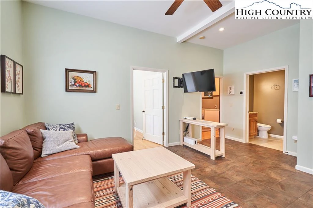Image number 6 for the current listing