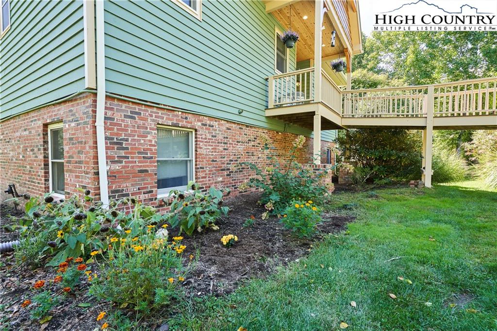 Image number 18 for the current listing