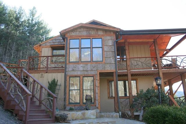Image number 1 for the current listing