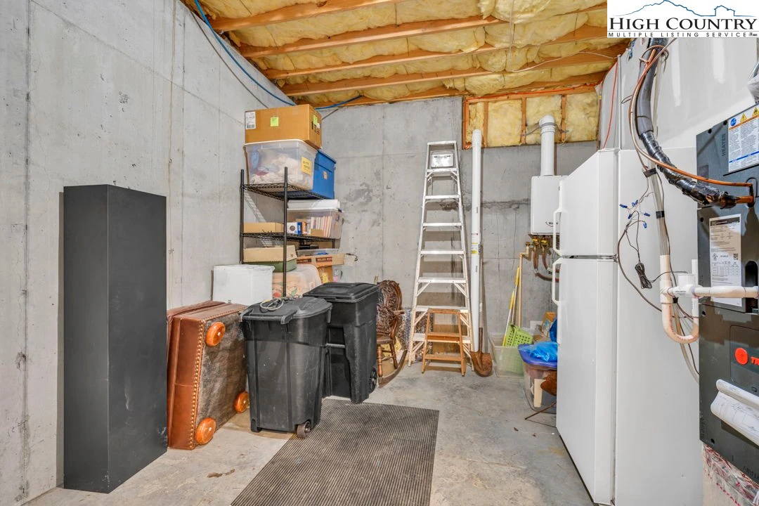 Image number 21 for the current listing