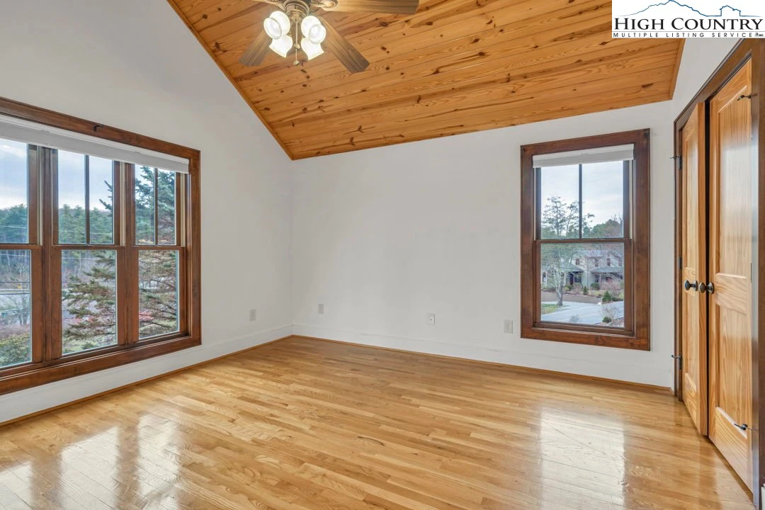 Image number 5 for the current listing
