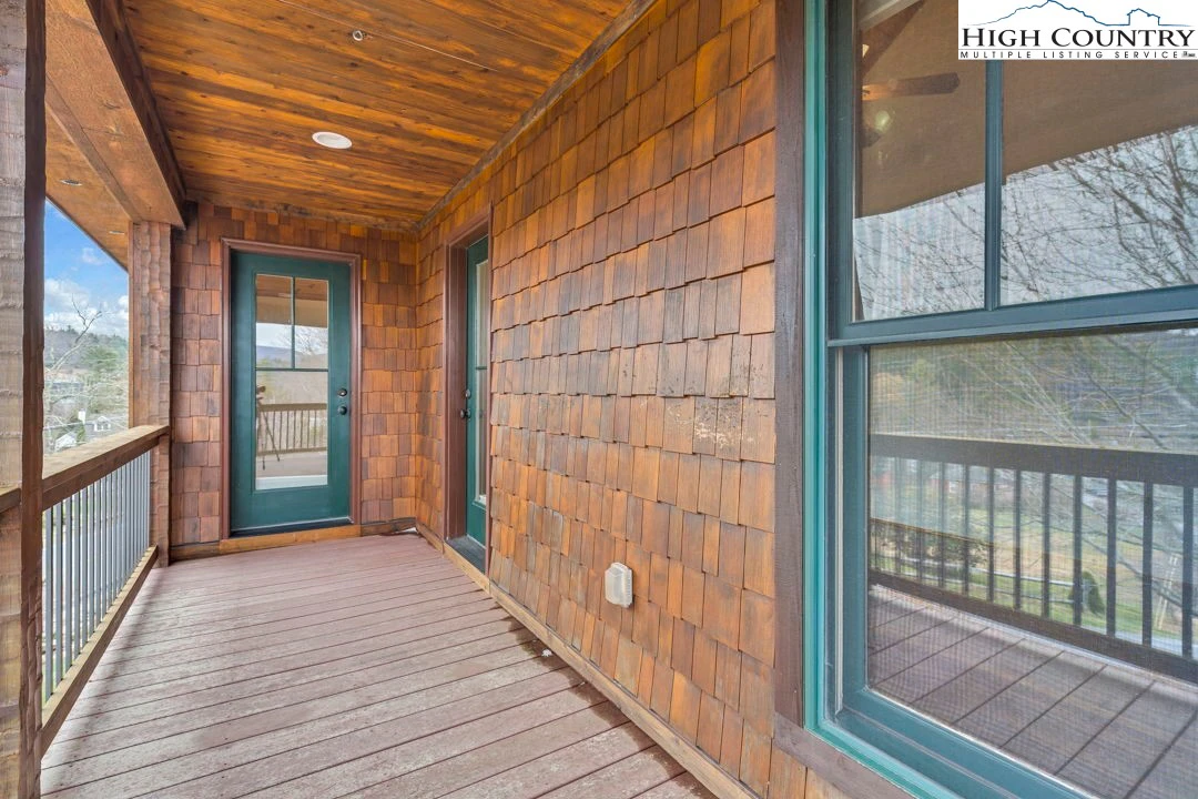 Image number 9 for the current listing