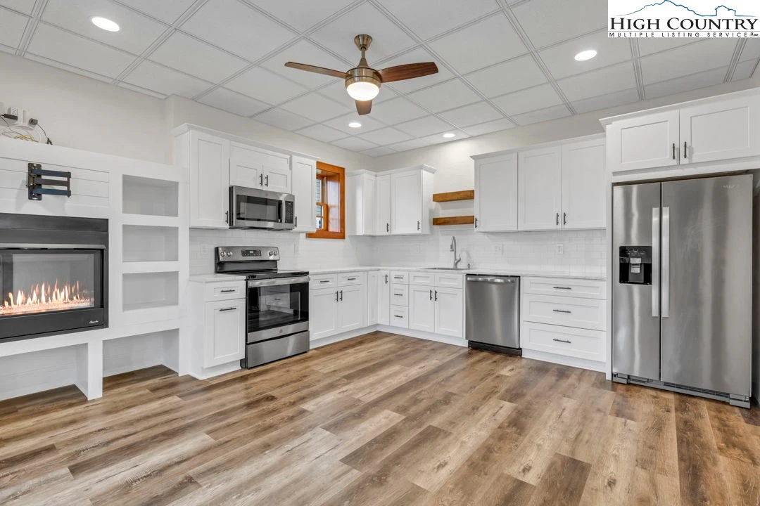 Image number 2 for the current listing