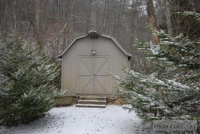 Image number 18 for the current listing