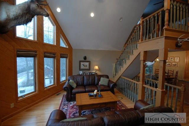 Image number 2 for the current listing