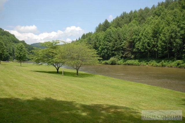Image number 13 for the current listing
