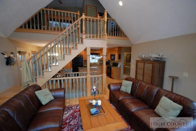 Image number 9 for the current listing