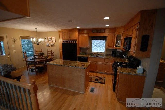 Image number 8 for the current listing