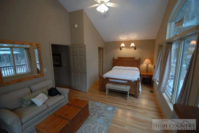 Image number 7 for the current listing