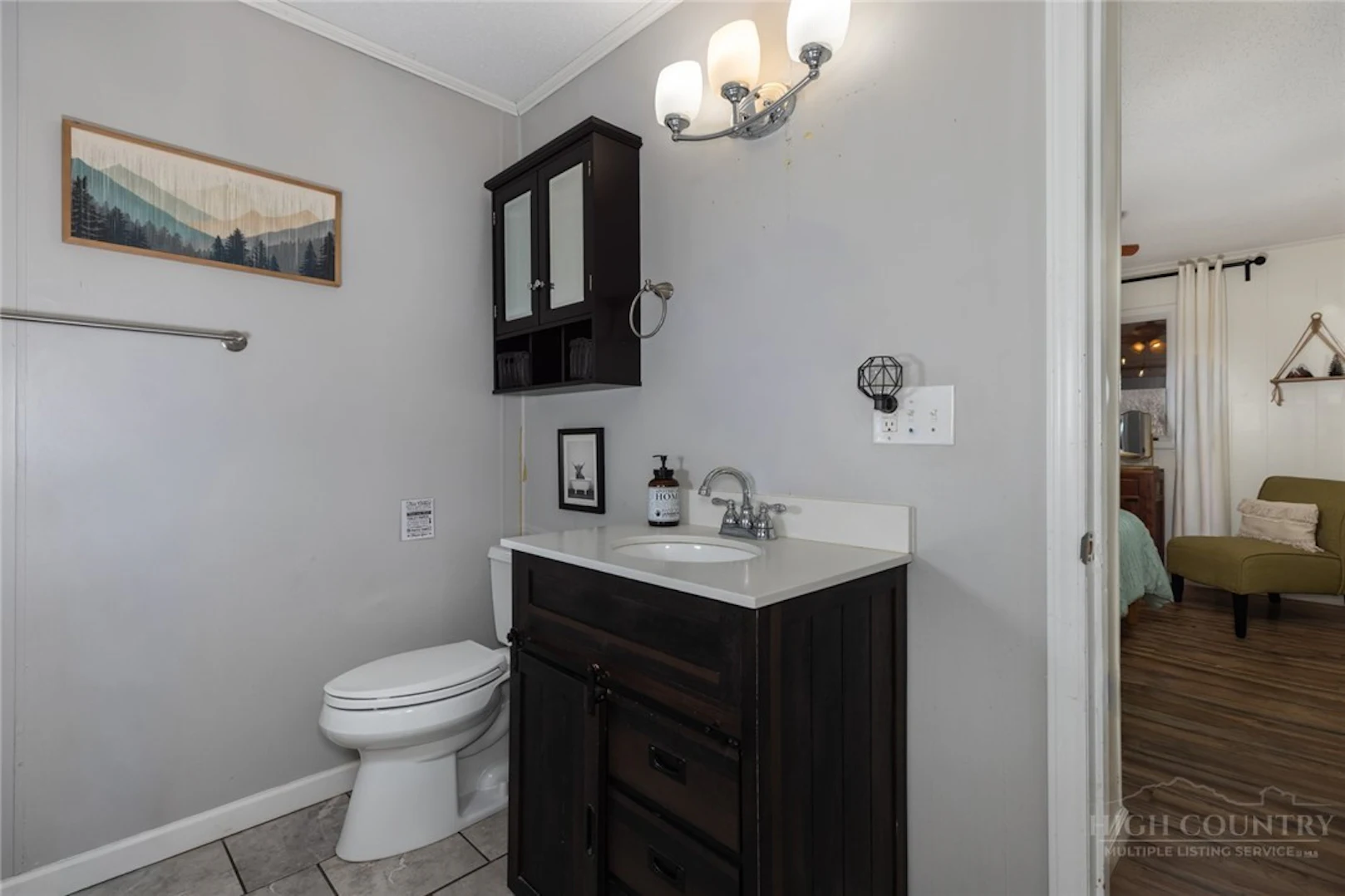 Image number 21 for the current listing