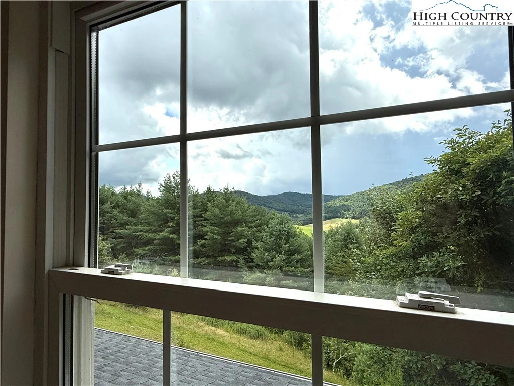 Image number 6 for the current listing