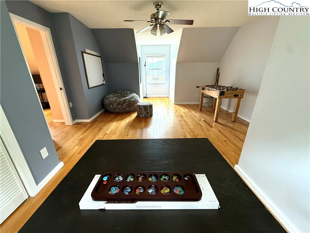 Image number 1 for the current listing