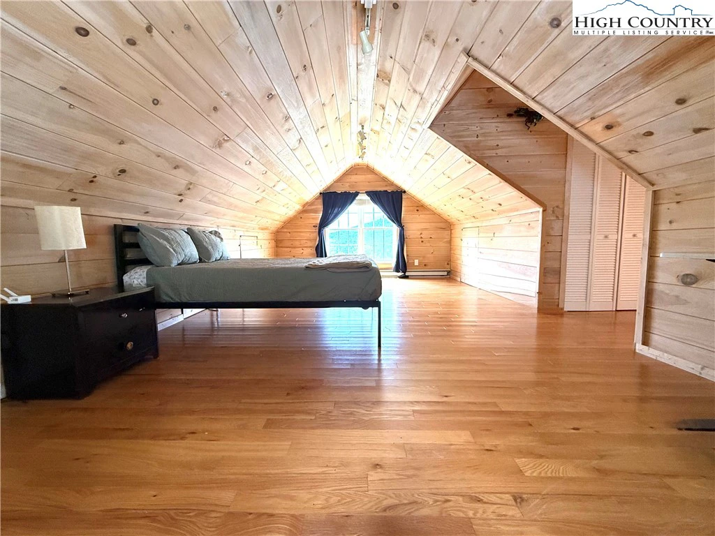 Image number 2 for the current listing