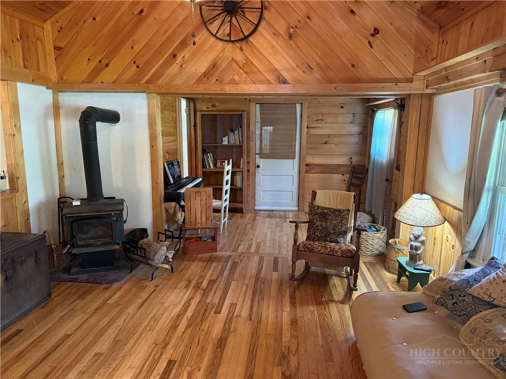 Image number 6 for the current listing