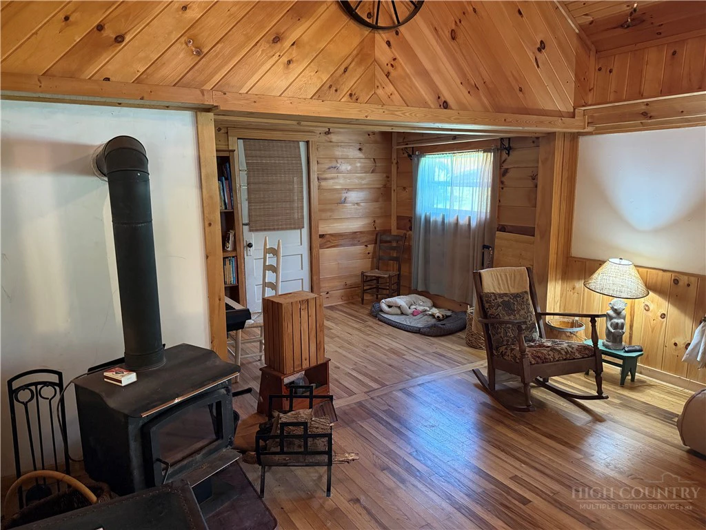 Image number 7 for the current listing
