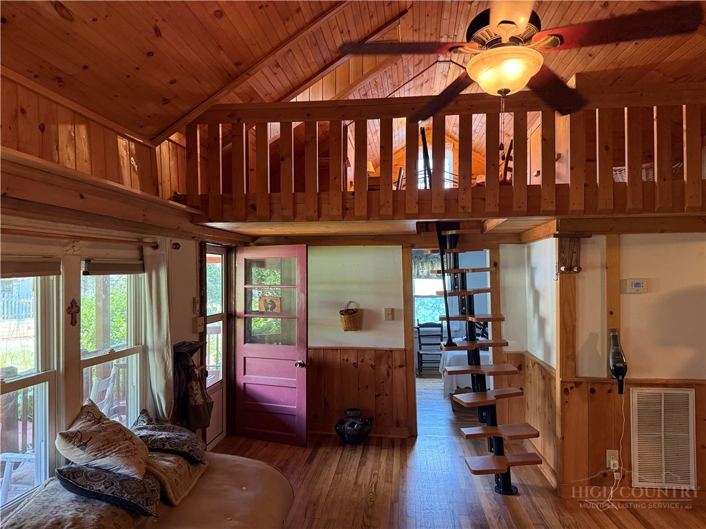 Image number 8 for the current listing