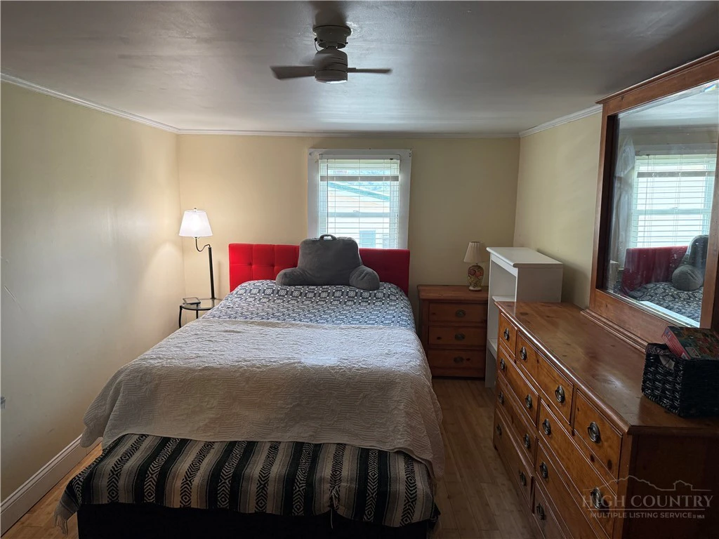 Image number 15 for the current listing
