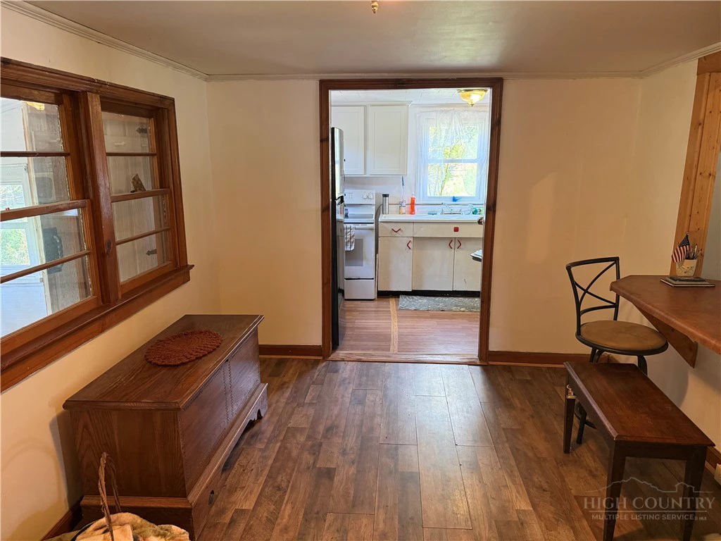 Image number 16 for the current listing