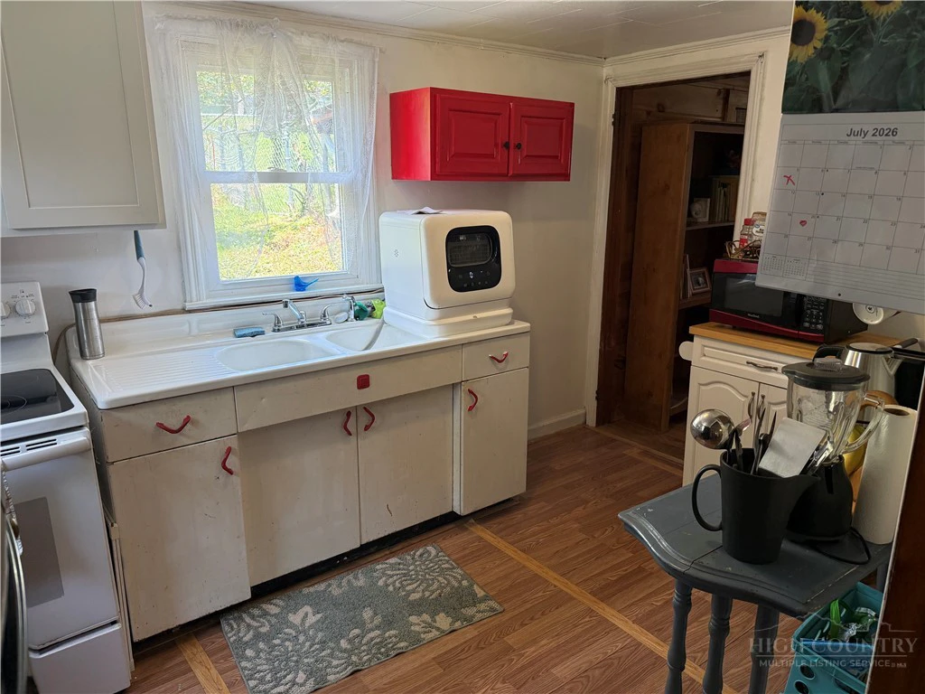 Image number 18 for the current listing