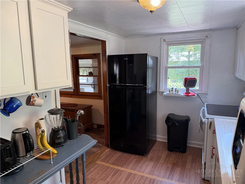 Image number 19 for the current listing