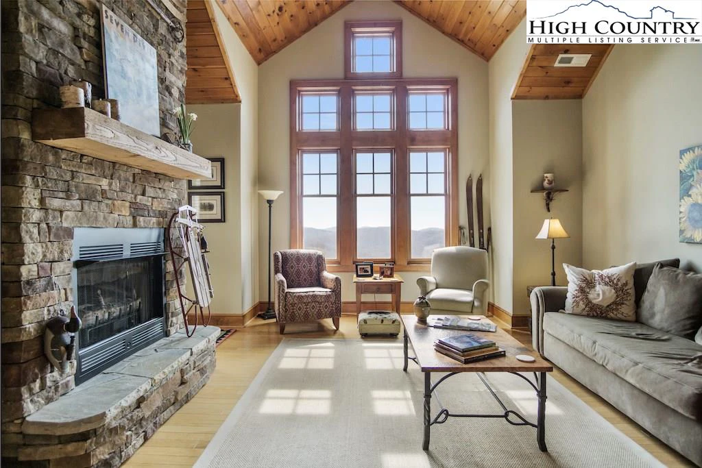 Image number 1 for the current listing