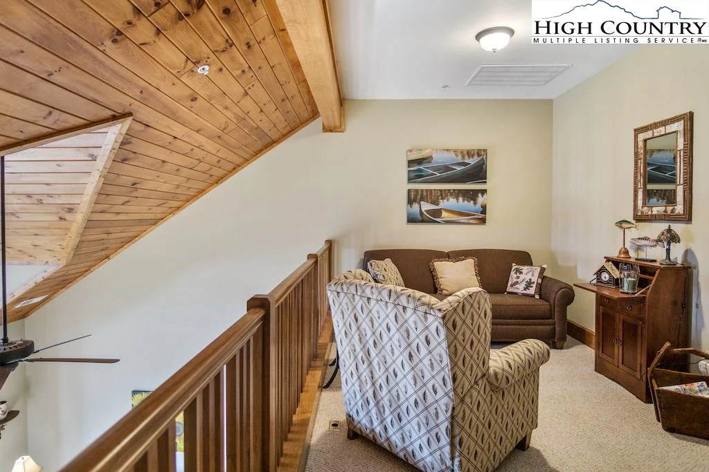 Image number 11 for the current listing