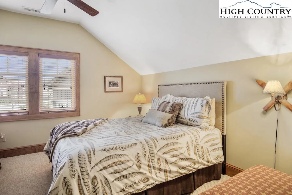 Image number 5 for the current listing