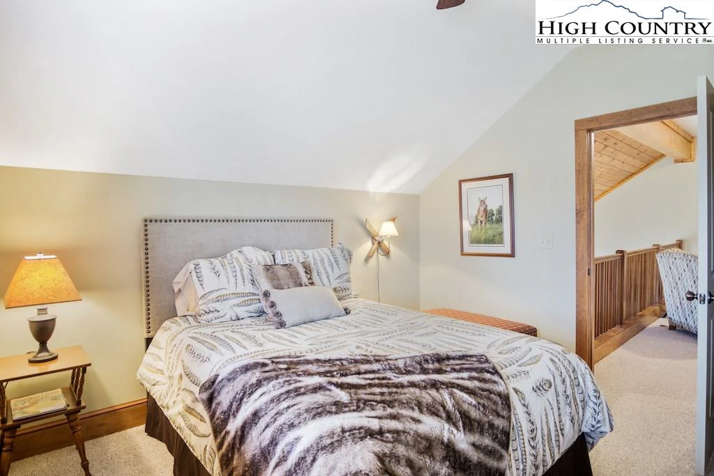 Image number 6 for the current listing