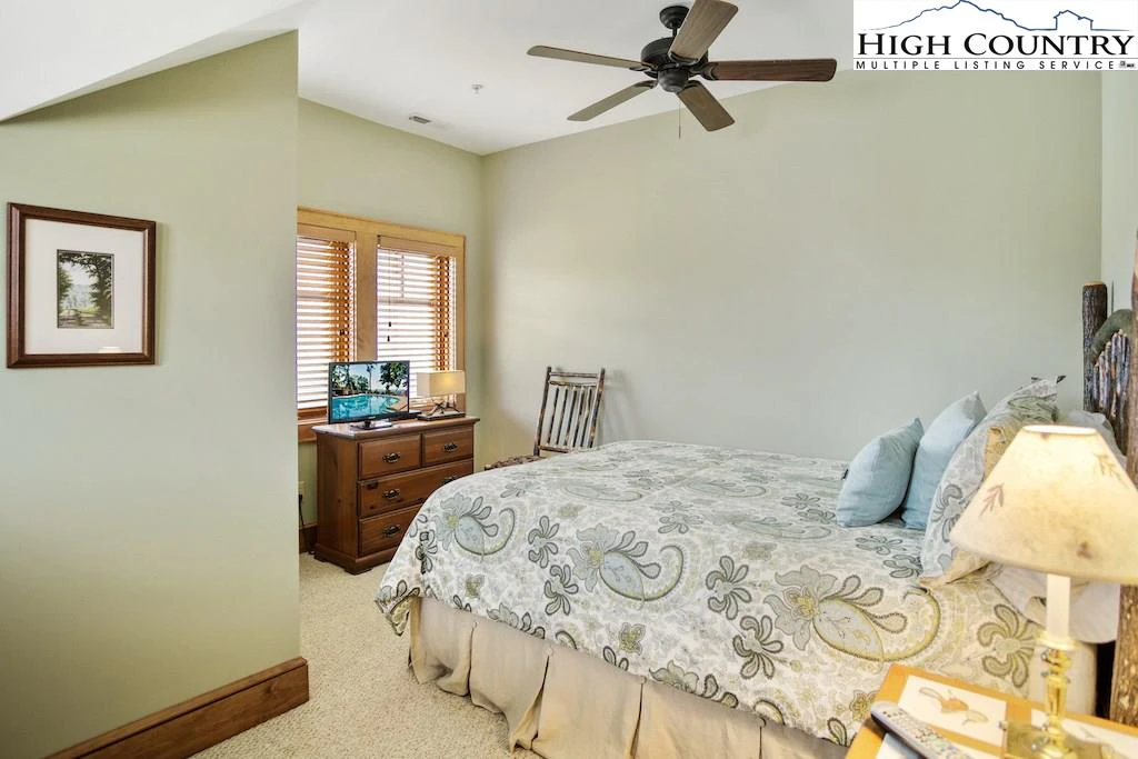 Image number 7 for the current listing