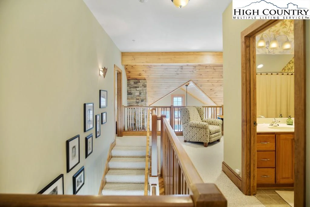 Image number 9 for the current listing