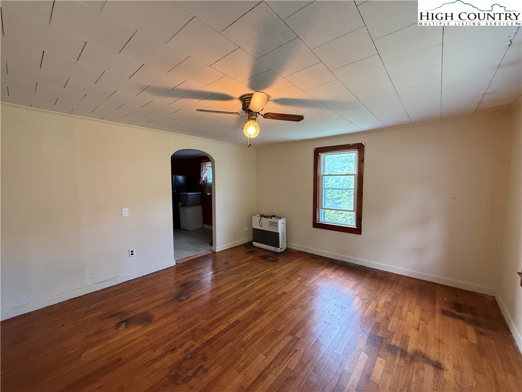 Image number 6 for the current listing