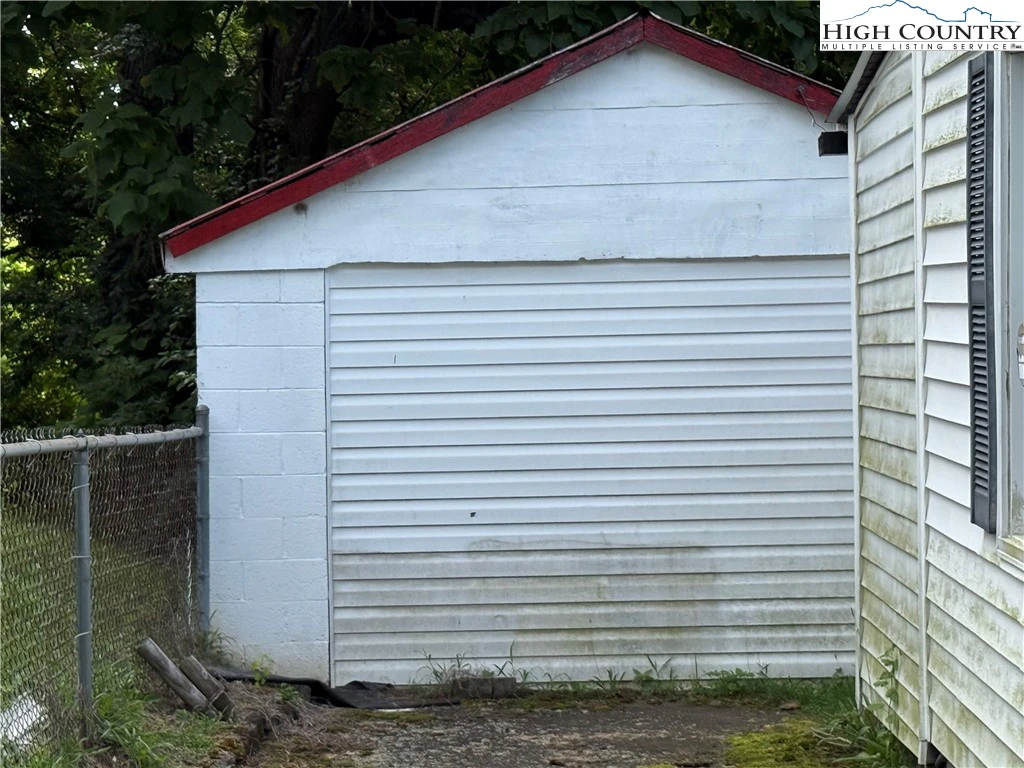 Image number 1 for the current listing