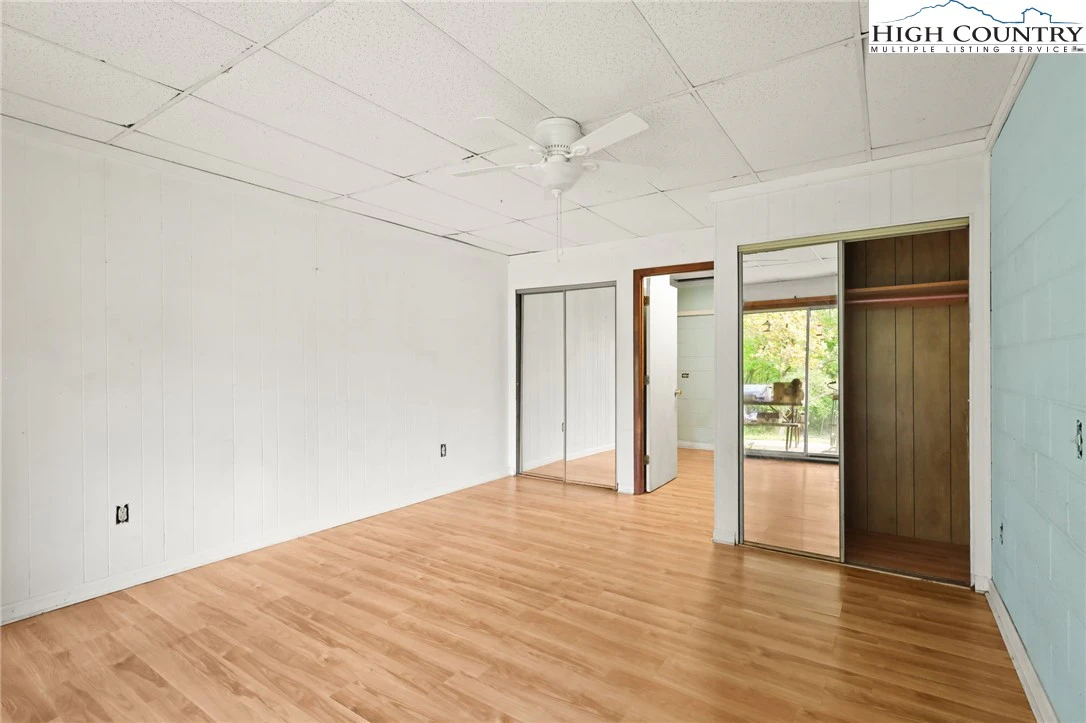 Image number 5 for the current listing