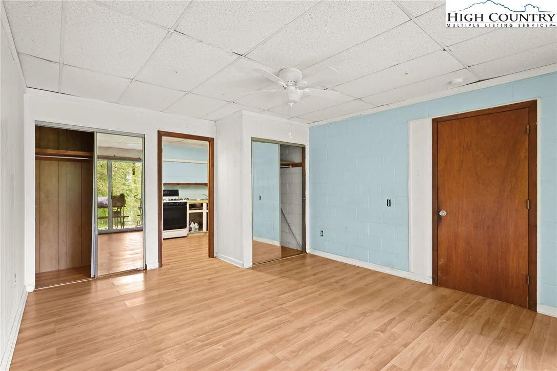 Image number 6 for the current listing