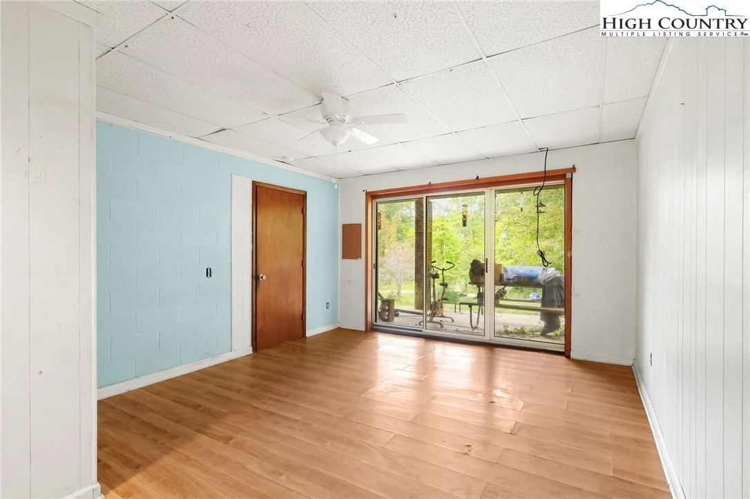 Image number 7 for the current listing