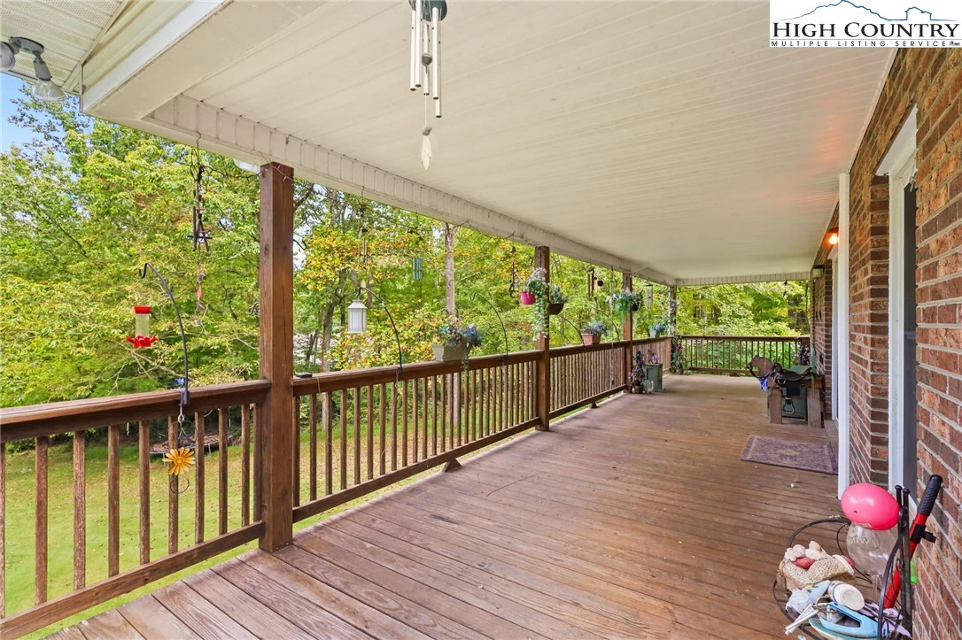Image number 11 for the current listing