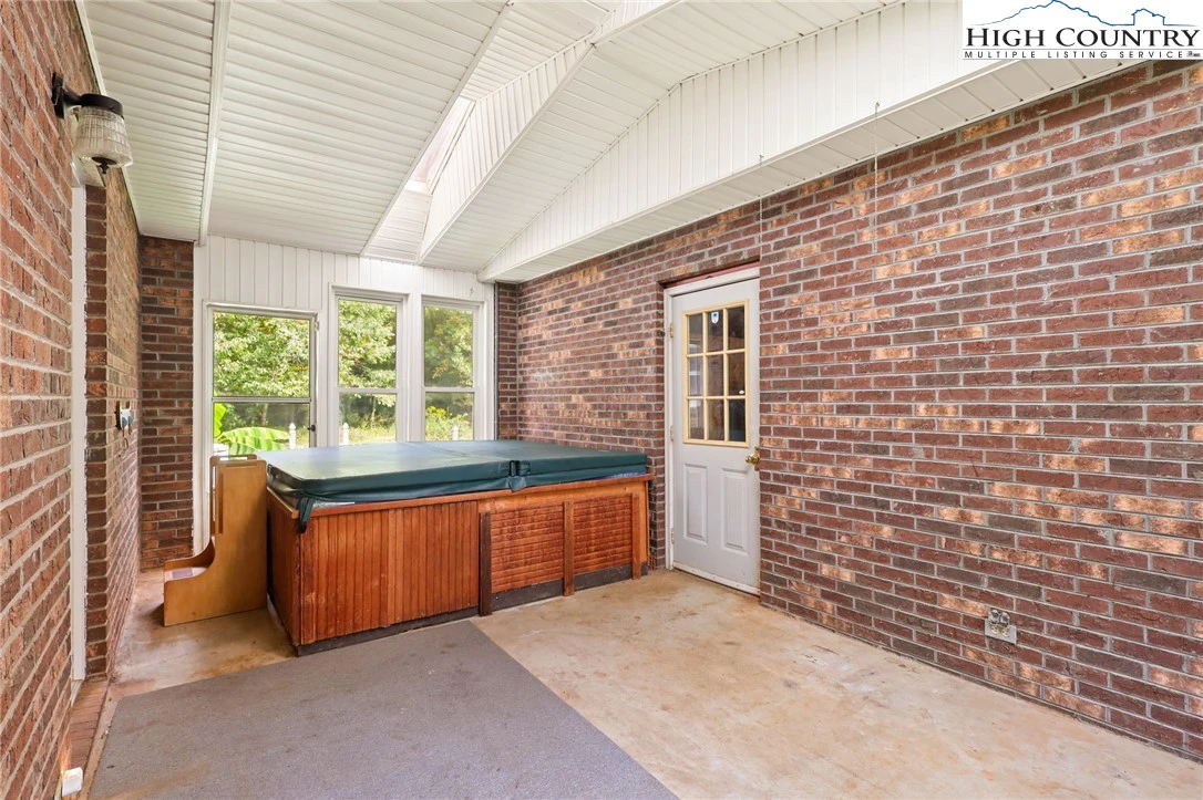 Image number 2 for the current listing