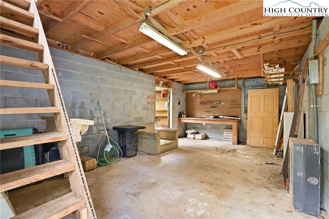 Image number 16 for the current listing