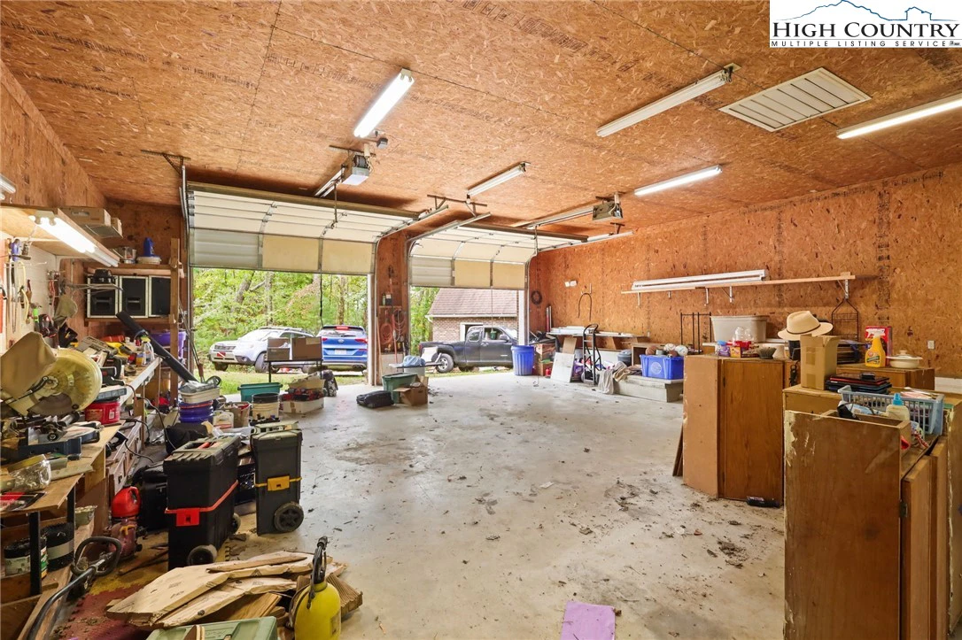 Image number 18 for the current listing