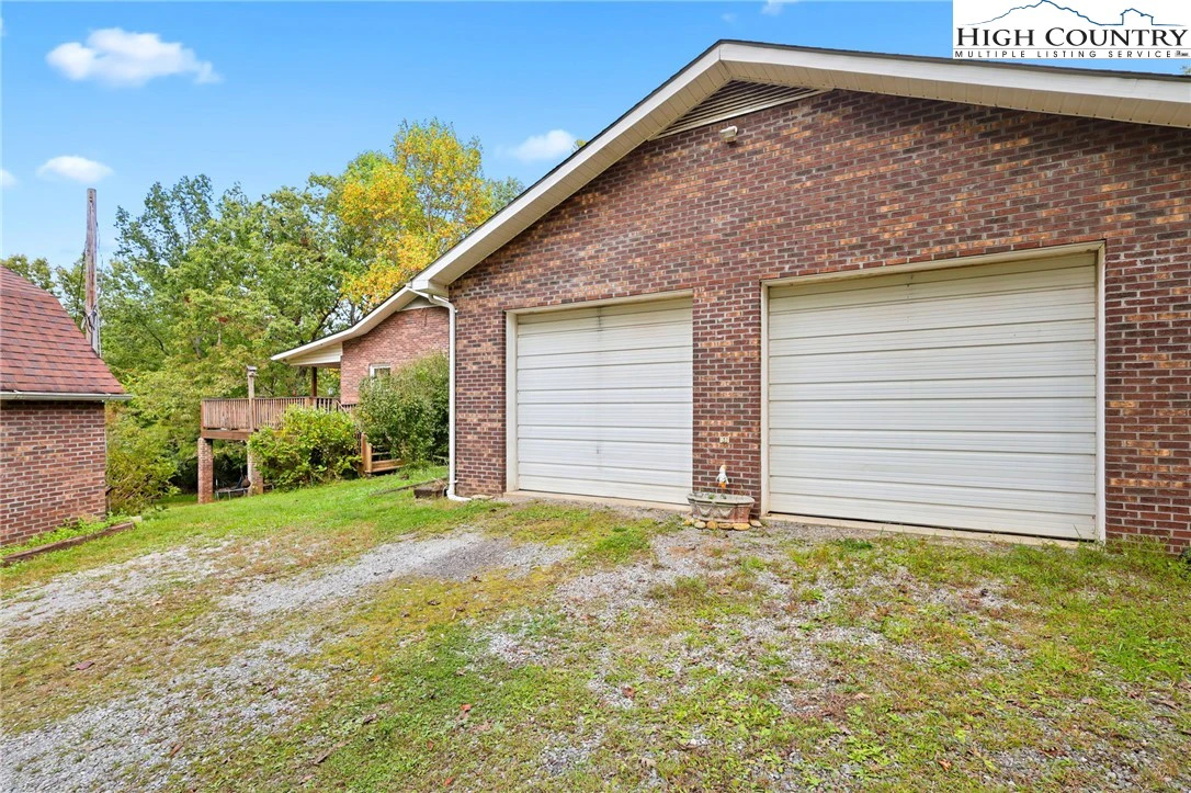 Image number 21 for the current listing