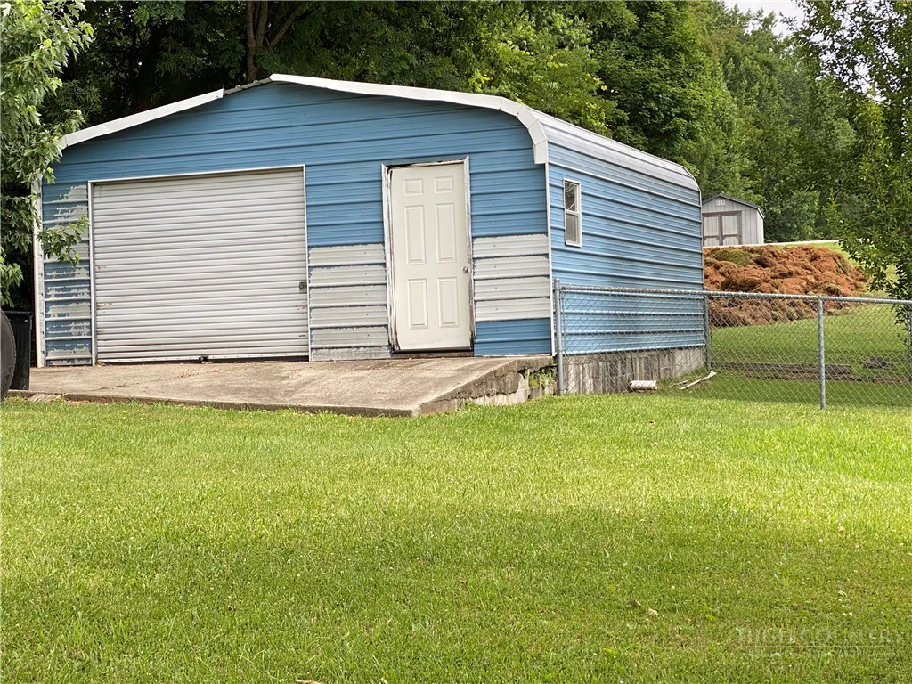 Image number 3 for the current listing